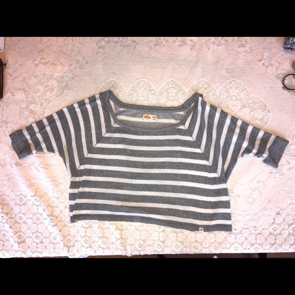 grey & white crop top